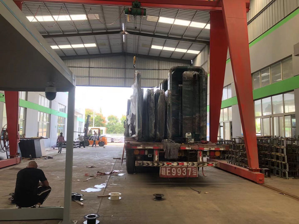 候車(chē)亭發(fā)貨圖 候車(chē)亭發(fā)貨圖