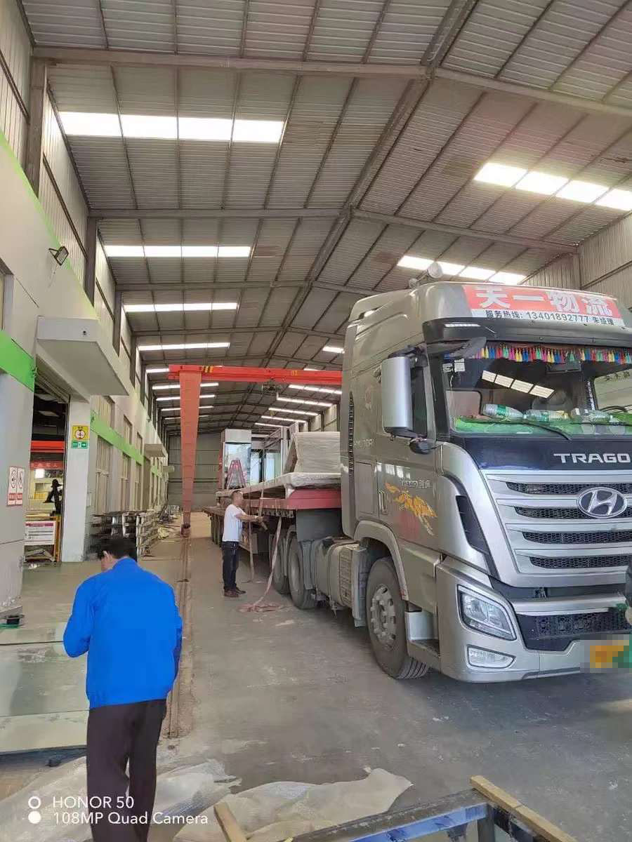 候車(chē)亭發(fā)貨圖 候車(chē)亭發(fā)貨圖